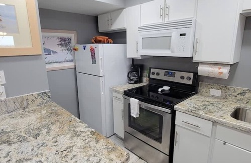 South Padre Island Condo | Great Family Condo * EZ Beach Access * SpaceX view (Gulfview II #604) by RedAwning