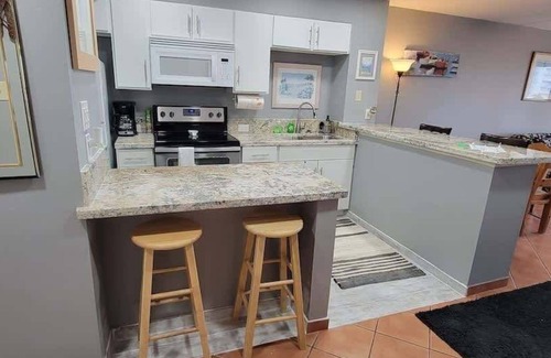 South Padre Island Condo | Great Family Condo * EZ Beach Access * SpaceX view (Gulfview II #604) by RedAwning