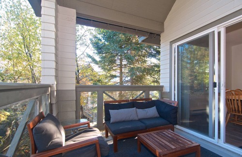 Blueberry Hill House | Great Family Townhome in Quiet Blueberry Hills! 1.5 miles from Village + Life with Mountain Views.