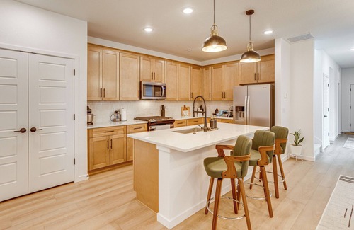 Aurora House | Great for Families! Newly Built Home in Aurora