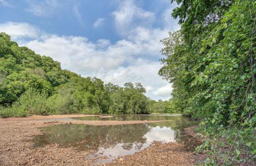 Lawrence County House | Great for Groups Creekside Cabin in Loretto