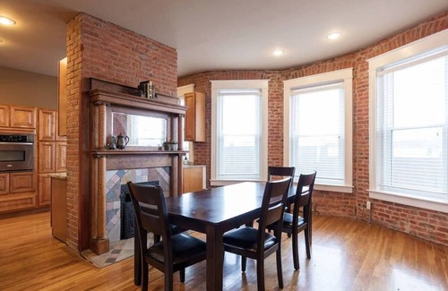 Northeast Kansas City House | Great for Large Groups w/4BR+Jacuzzi Tub+Near DT