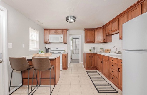 Little Chute House | Great for PACKER GAMES! 10 minutes to downtown Appleton! Dog friendly!