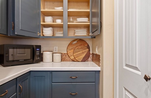 Jerome Apartment | Great Hillside Views, Full Kitchen, Near Shopping & Dining