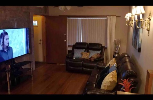 Alden Manor House | Great home near many attractions. (1st Floor).