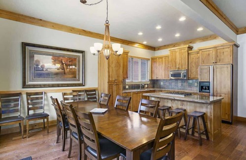 Eden House | Great House Value 6 bdr 4 bath Book Winter Now