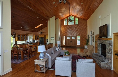 Quitman House | Great Lake Front House with Outstanding Views and Private Beach Area