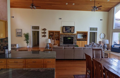 Quitman House | Great Lake Front House with Outstanding Views and Private Beach Area