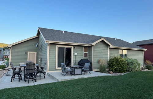 Piedmont House | Great location and house with open floor plan