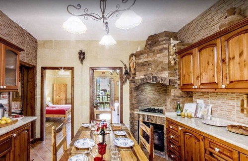 Ghajnsielem House | Great Location: FREE Gozo transfers, WIFI, Bicycles & BBQ – NO Car required!