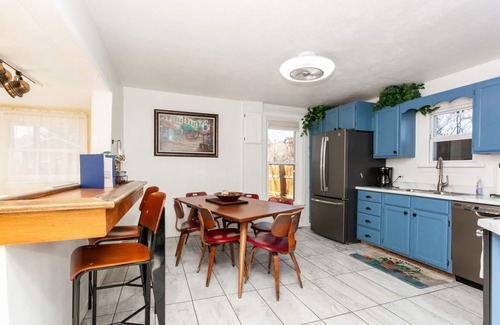 Arvada House | GREAT location in Old Town Arvada, 3bd/2ba, with pet friendly yard