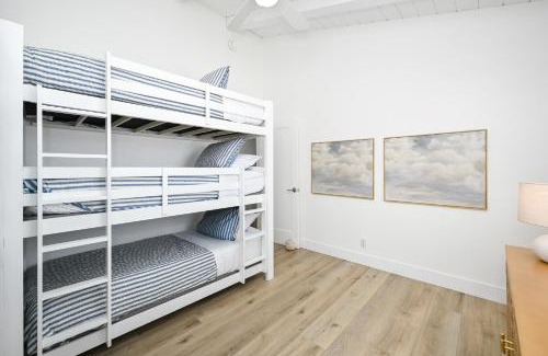 Balboa Peninsula House | Great Location near the Balboa Pier and Fun Zone with Air conditioning