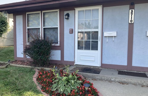 St. Joseph House | Great Location! Very Clean 1-Bedroom Townhouse