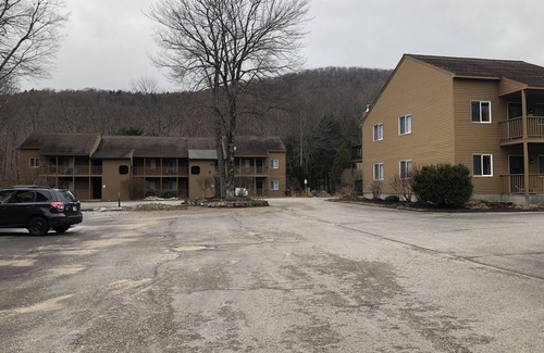 Lincoln Condo | Great Location, walk to the Flume and trailheads