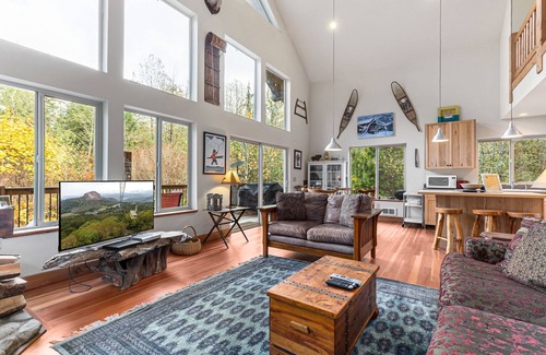 Skykomish House | Great Northern Lodge - log home on secluded acreage with game room