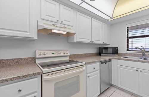 Port Orange Condo | 🌊Great Ocean Views + Awesome Location-Ocean Terrace Club 706🌊