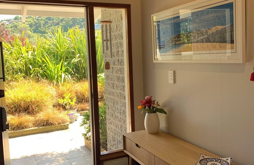 St. Clair House | Great opportunity to experience the Amazing St Clair Beach and Esplanade