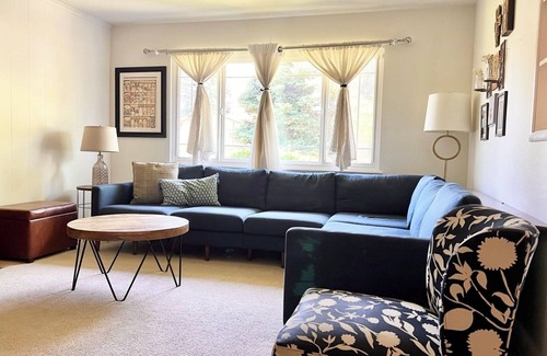 Carmichael House | Great retreat on a peaceful street!