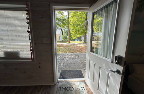 Newaygo Apartment | Great room w/pool table in a 1-bdrm party barn in Newaygo; River access