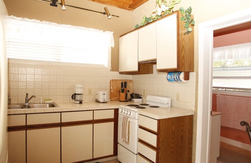 Clearwater Beach Apartment | Great Studio - Under 2 minute walk to beach where dogs are welcome