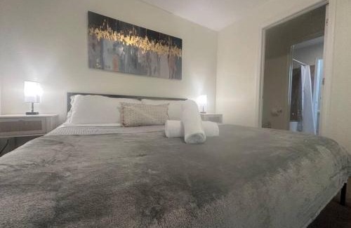 Stockade Historic District Apartment | Great Value Close to Proctors Gorgeous Townhouse