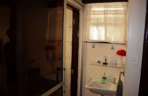 Kileleshwa House | Great value comfortable 1 bedroom guesthouse.