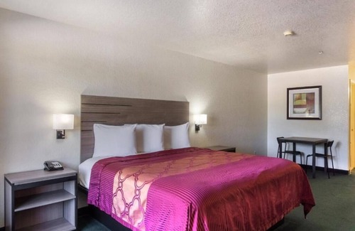San Antonio Hotel | Great Value Stay Near Wonderland Mall & River Walk w/ Parking