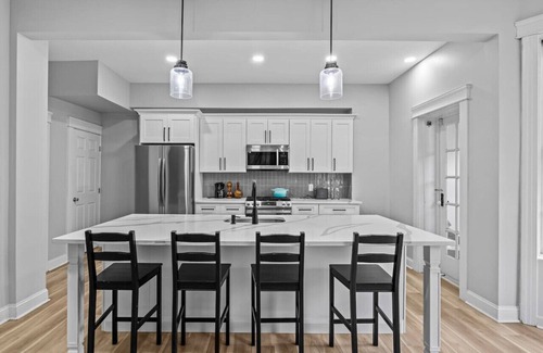 Greenville House | Green-Door Brownstone Private Room - BD 1