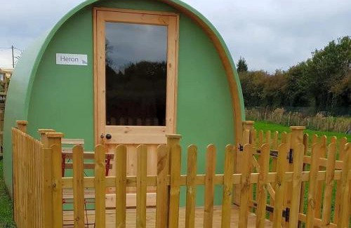 Kingswood House | Green Dragon and Kitchen Pod - Sleeps 2 & Parking