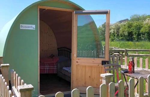 Kingswood House | Green Dragon and Kitchen Pod - Sleeps 2 & Parking