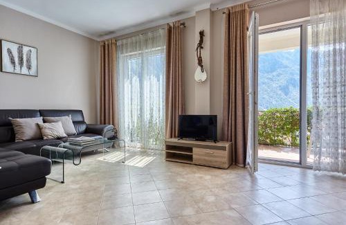 Orahovac Apartment | GREEN HILL 2 Apartmani with POOL