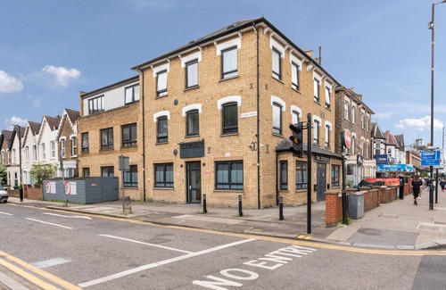 Harringay Apartment | Green Lane Studio by MoreThanStays