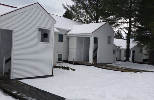 Warren Condo | Green Mountian Getaway - *WIFI *Pet Friendly