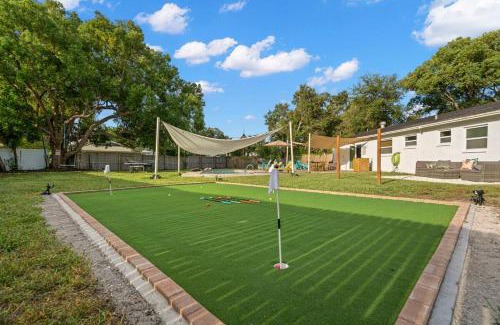 Seminole House | Green Oasis - Heated Pool, Mini-Golf, Ping Pong, 13 min Beach