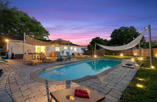 Seminole House | Green Oasis - Heated Pool, Mini-Golf, Ping Pong, 13 min Beach