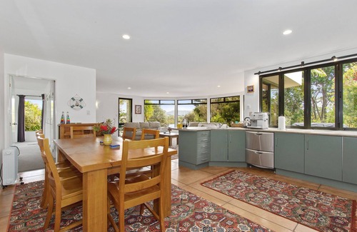 Mangawhai Heads House | Green Oasis - Mangawhai Heads Holiday Home