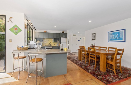 Mangawhai Heads House | Green Oasis - Mangawhai Heads Holiday Home