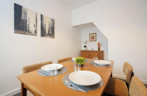 Grimsby House | Grimsby City Centre stay
