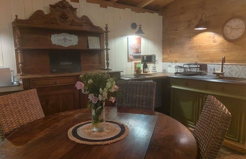 Beurlay Cabin | Grisette's home, its Norwegian bath, its brazier and its animals