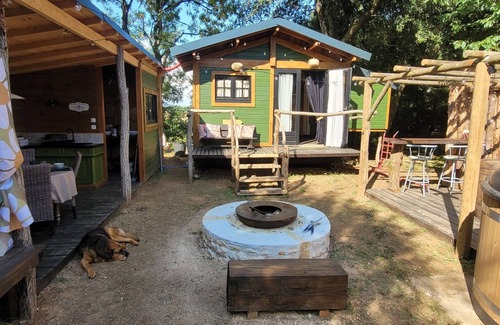 Beurlay Cabin | Grisette's home, its Norwegian bath, its brazier and its animals