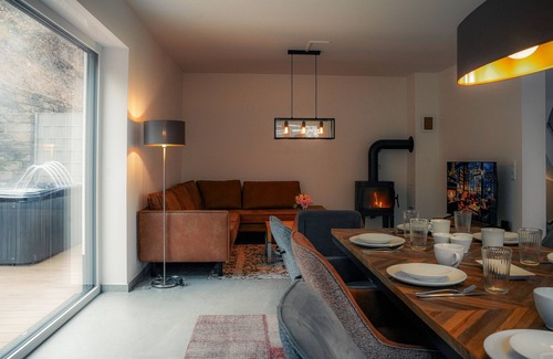 Otterberg Villa | Große Moderne Villa mit Whirlpool