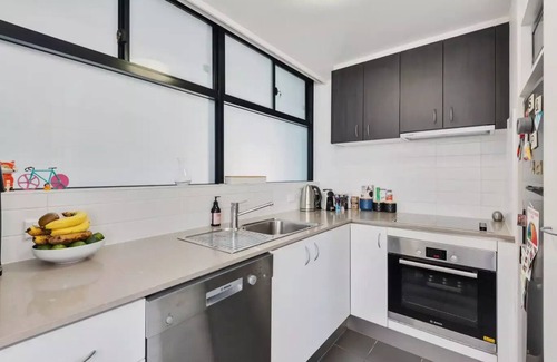 New Farm Apartment | Groovy! ~ Central New Farm ~ Walk to CBD