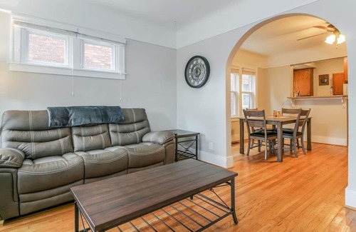 Grosse Pointe House | ★Grosse Pointe Getaway★ ★Downtown Detroit Close★