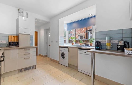 Loughborough Apartment | Ground Floor Apartment with Courtyard