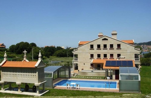 Cangas Apartment | Ground Floor Apartment with Shared Pool, Private Terrace and Wi-Fi
