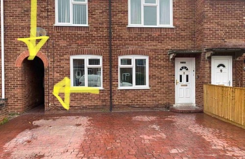 Abingdon Apartment | Ground floor flat; very homely 2 bed apartment sleeps 5