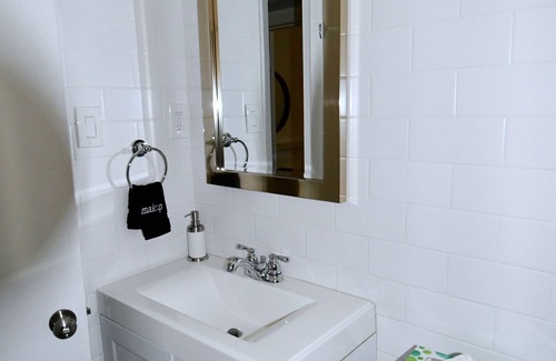 Highland Park Apartment | Ground flr Two(1BR/BA) apts, sleep 6, parking