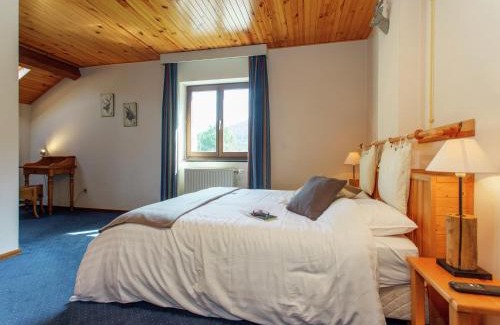 Maboge House | Group Getaway with Sauna