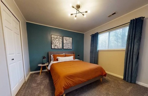 Madison Heights House | Groveland 3B/1B Design · Groveland 3BR/1BTH Designer Ranch in Madison Hts