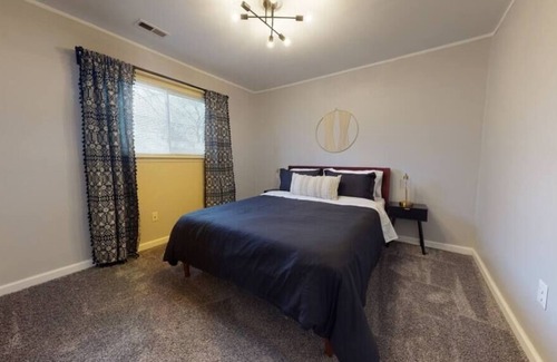 Madison Heights House | Groveland 3B/1B Design · Groveland 3BR/1BTH Designer Ranch in Madison Hts